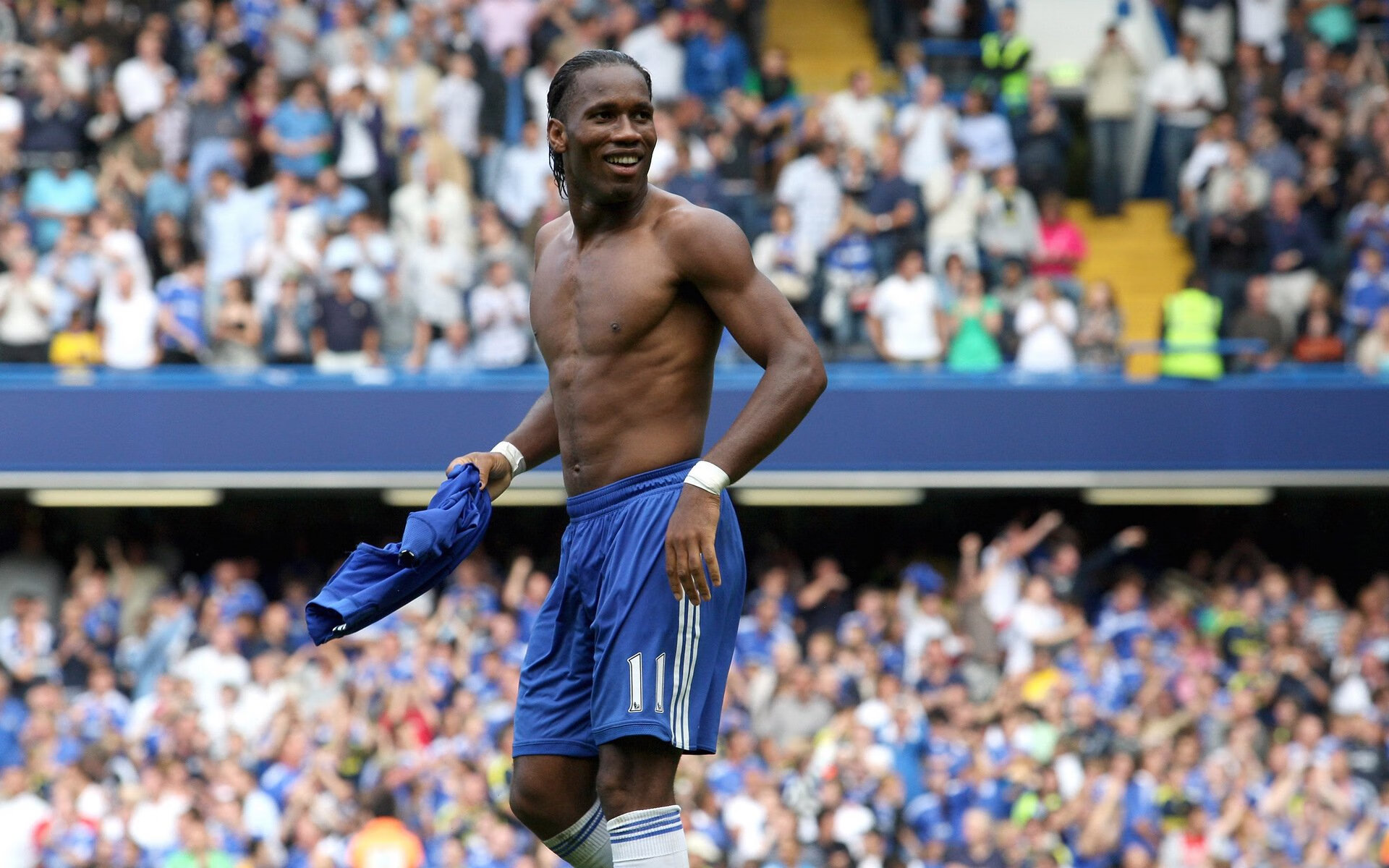 世界田径赛事继续进行 多项成绩接近纪录